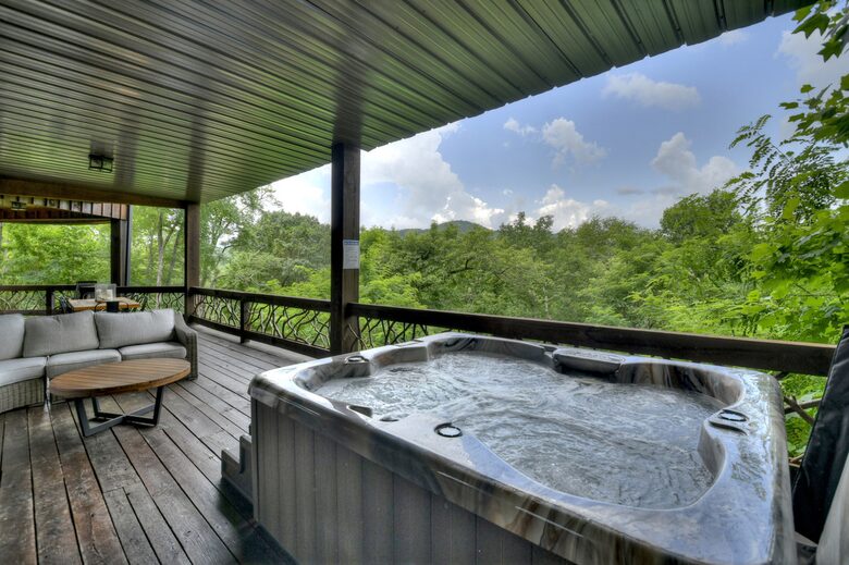 Heights Haven Lodge | Blue Ridge Views & Luxury Living - Cherry Log, Georgia