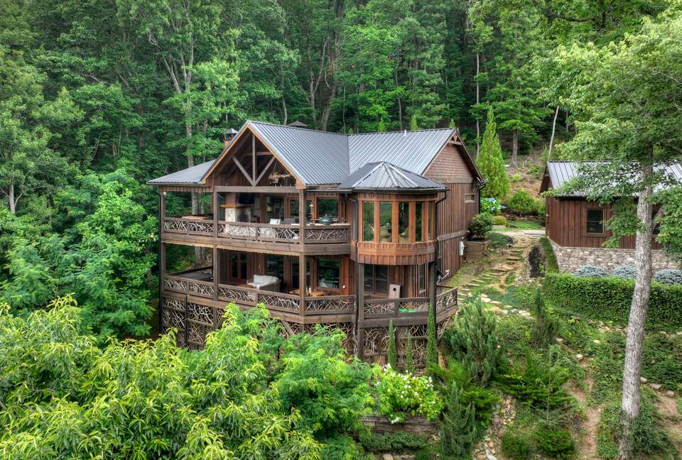 Heights Haven Lodge | Blue Ridge Views & Luxury Living - Cherry Log, Georgia