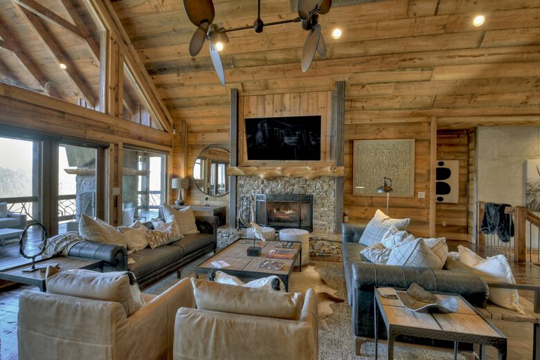 Heights Haven Lodge | Blue Ridge Views & Luxury Living - Cherry Log, Georgia