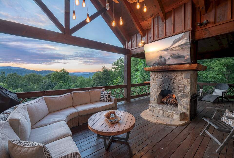 Heights Haven Lodge | Blue Ridge Views & Luxury Living - Cherry Log, Georgia