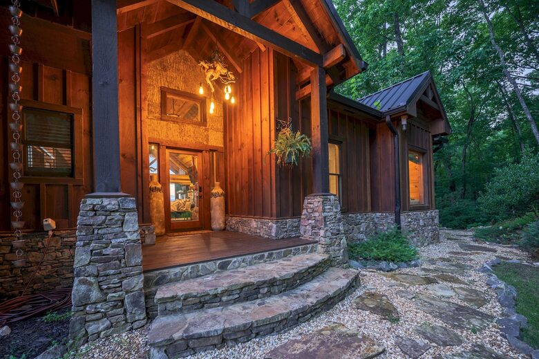 Heights Haven Lodge | Blue Ridge Views & Luxury Living - Cherry Log, Georgia