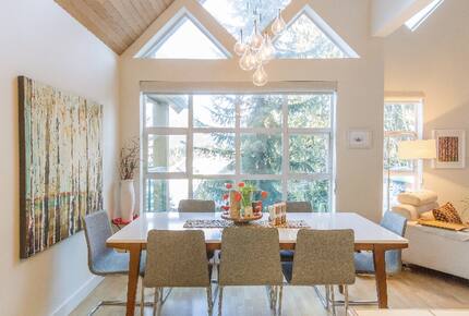 Dining Room, seats 8