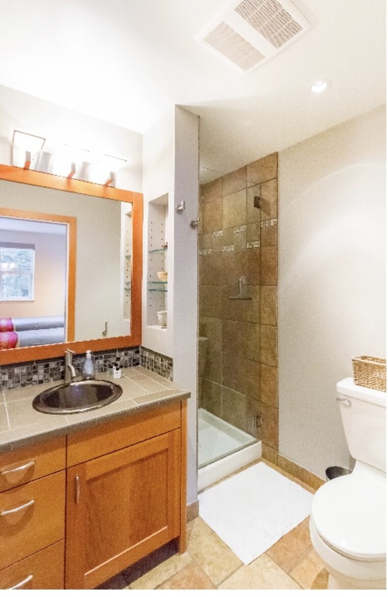 Ensuite Bathroom to Twin Room