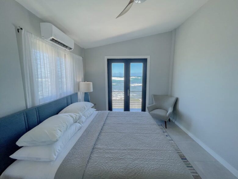 Oceanfront Escape with Private Beach Access in Vega Baja - Vega Baja, Puerto Rico