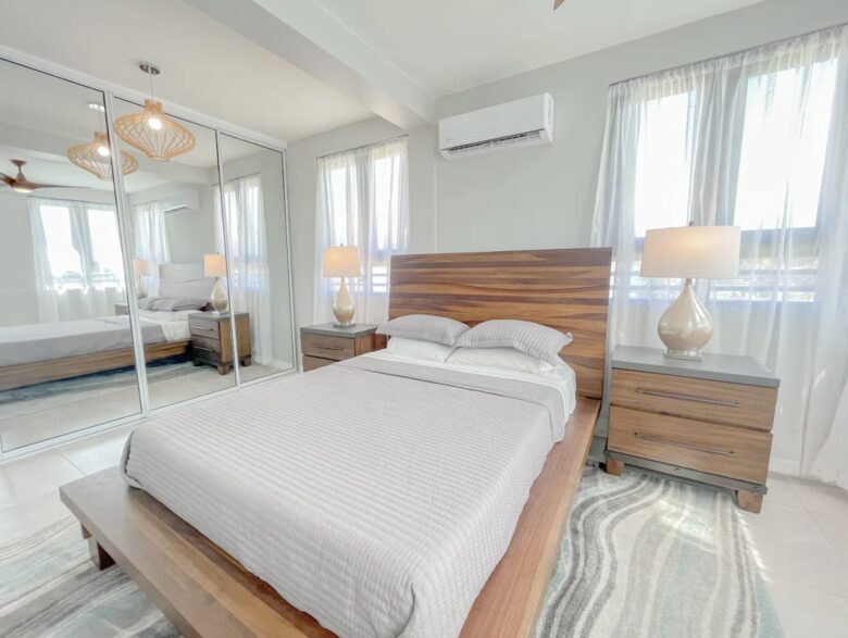 Oceanfront Escape with Private Beach Access in Vega Baja - Vega Baja, Puerto Rico