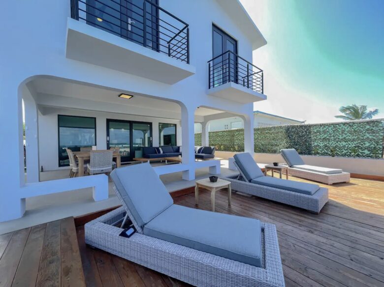 Oceanfront Escape with Private Beach Access in Vega Baja - Vega Baja, Puerto Rico