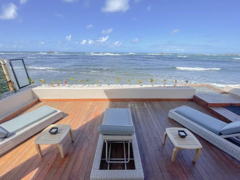 Oceanfront Escape with Private Beach Access in Vega Baja - Vega Baja, Puerto Rico