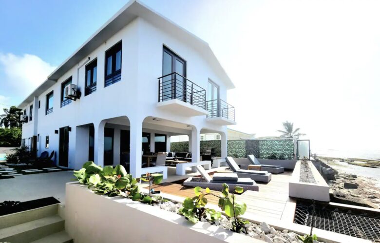 Oceanfront Escape with Private Beach Access in Vega Baja - Vega Baja, Puerto Rico