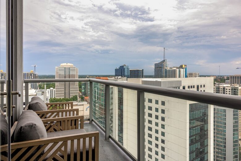 Panoramic Penthouse: Stunning Views of Atlanta's Skyline - Atlanta, Georgia