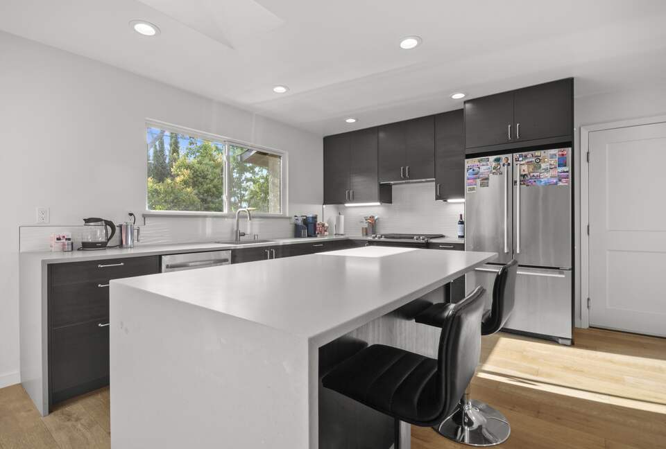 Bright Renovated Getaway | With Private Deck in San Francisco Bay Area - Campbell, California