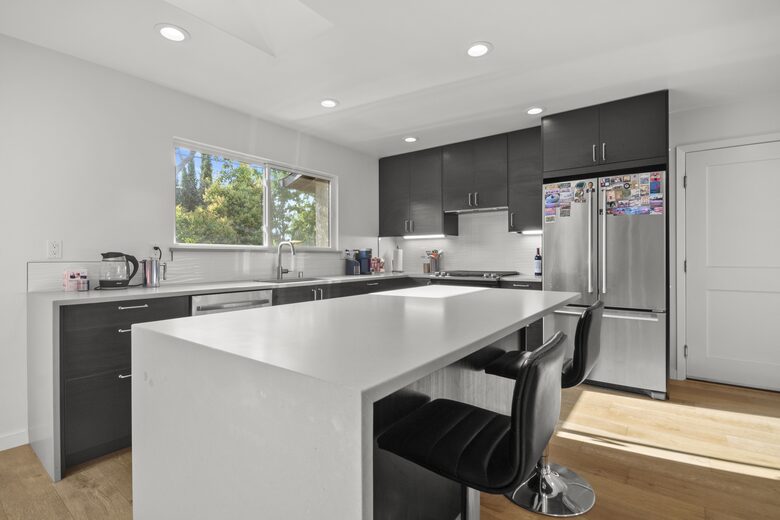 Bright Renovated Getaway | With Private Deck in San Francisco Bay Area - Campbell, California