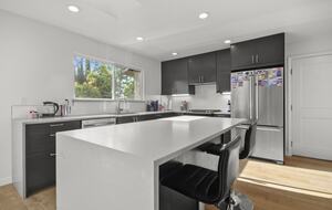 Bright Renovated Getaway | With Private Deck in San Francisco Bay Area - Campbell, California