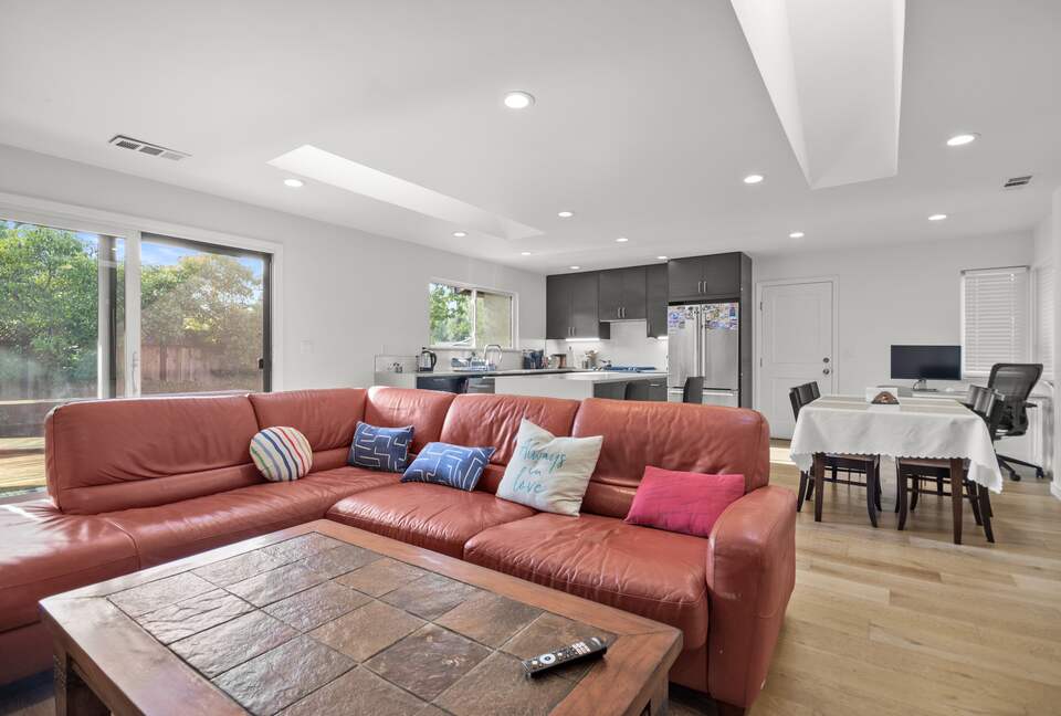 Bright Renovated Getaway | With Private Deck in San Francisco Bay Area - Campbell, California