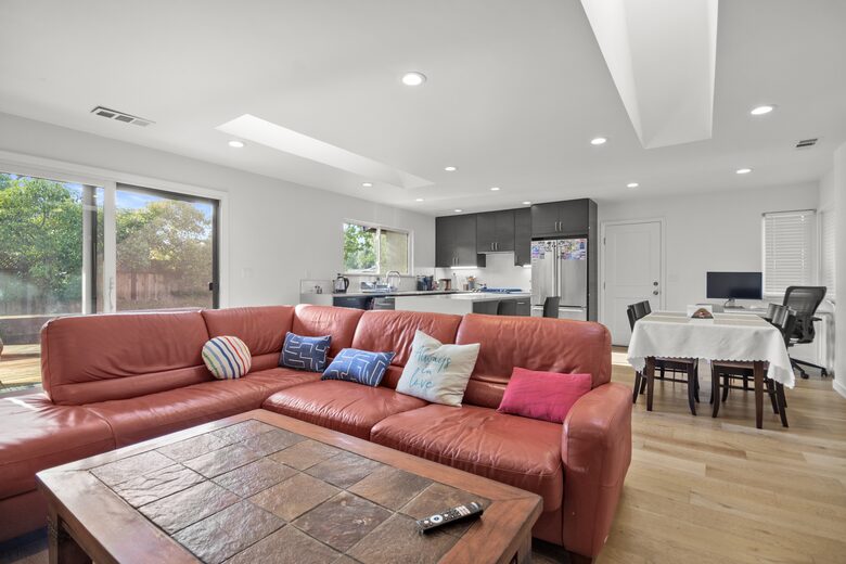 Bright Renovated Getaway | With Private Deck in San Francisco Bay Area - Campbell, California