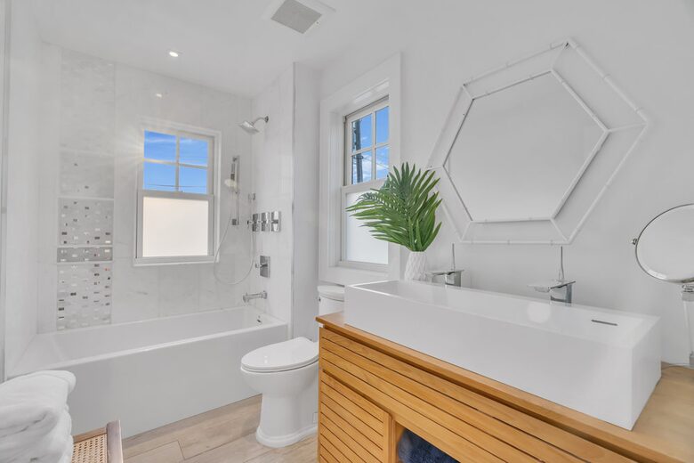 Bath for guest rooms