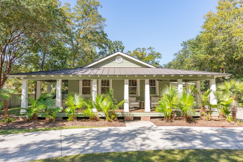 Old Village Bungalow - Mount Pleasant, South Carolina