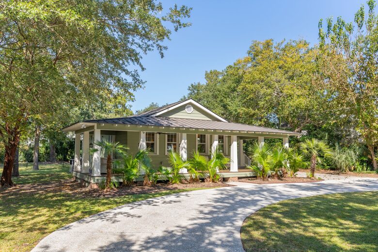 Old Village Bungalow - Mount Pleasant, South Carolina