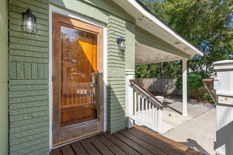 Old Village Bungalow - Mount Pleasant, South Carolina