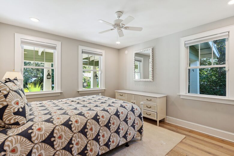 Old Village Bungalow - Mount Pleasant, South Carolina