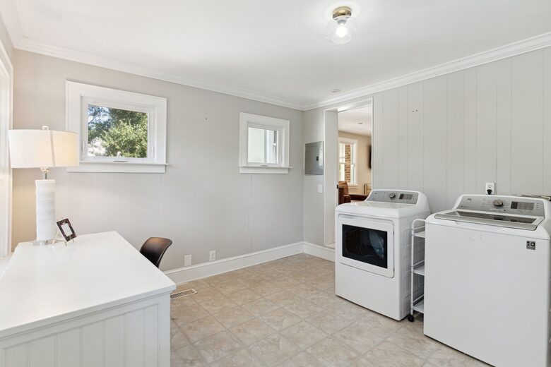 Old Village Bungalow - Mount Pleasant, South Carolina