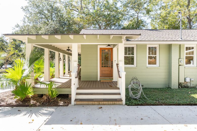 Old Village Bungalow - Mount Pleasant, South Carolina