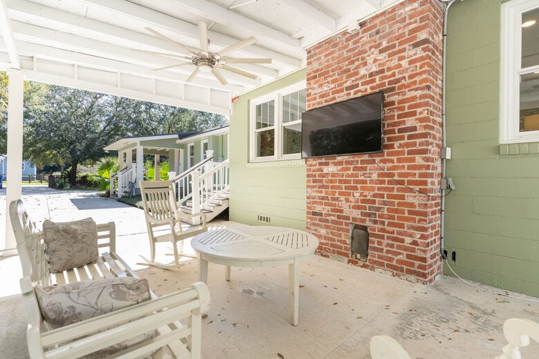 Old Village Bungalow - Mount Pleasant, South Carolina