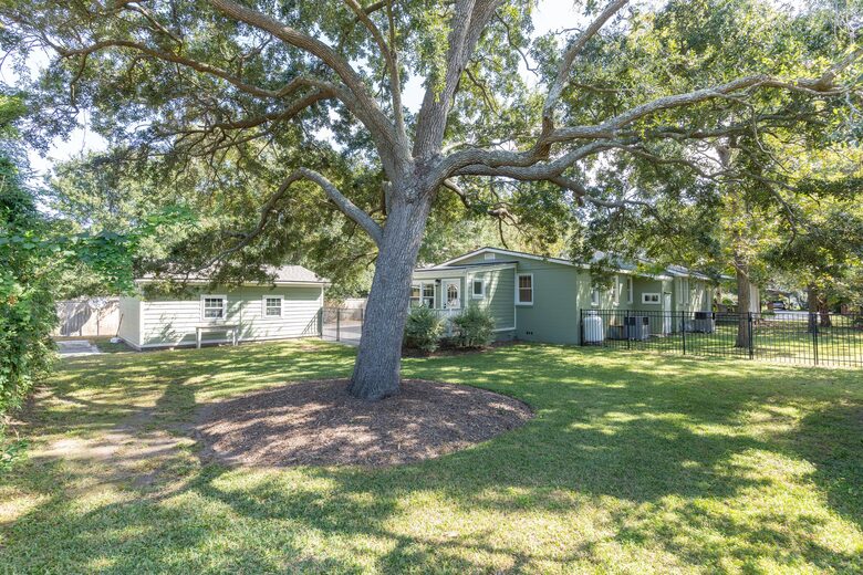 Old Village Bungalow - Mount Pleasant, South Carolina