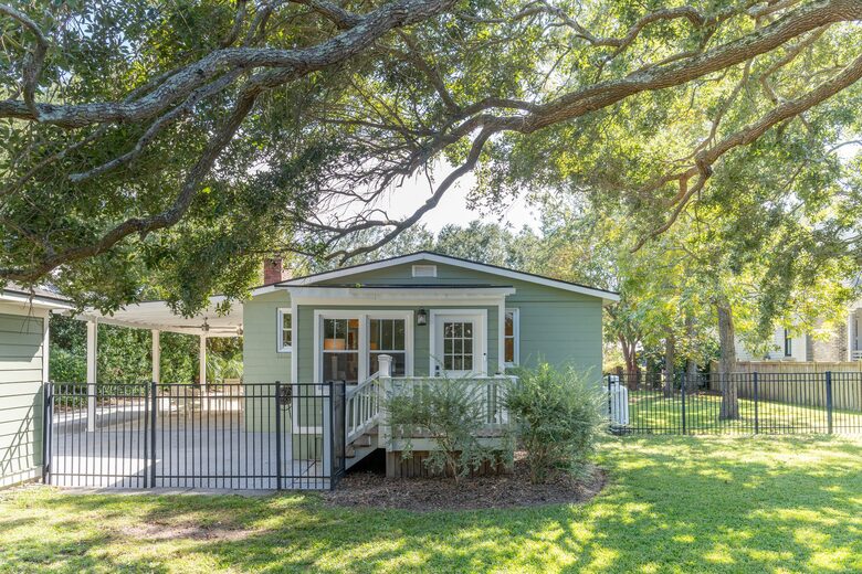 Old Village Bungalow - Mount Pleasant, South Carolina