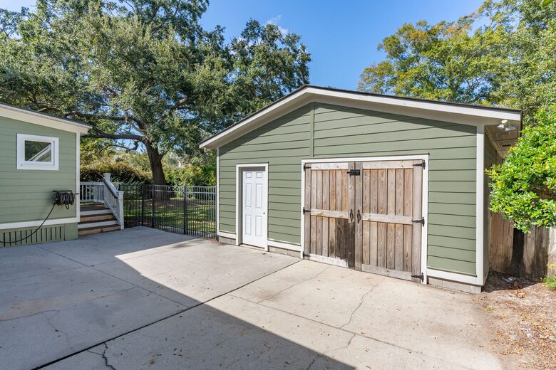 Old Village Bungalow - Mount Pleasant, South Carolina
