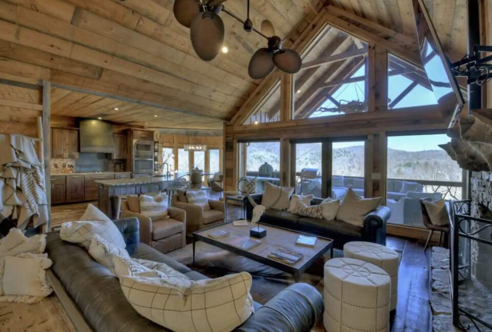 Heights Haven Lodge | Blue Ridge Views & Luxury Living - Cherry Log, Georgia