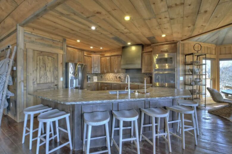 Heights Haven Lodge | Blue Ridge Views & Luxury Living - Cherry Log, Georgia