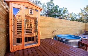 Romantic Luxury Retreat | With Hot/Cold Pool & Sauna - Wimberley, Texas