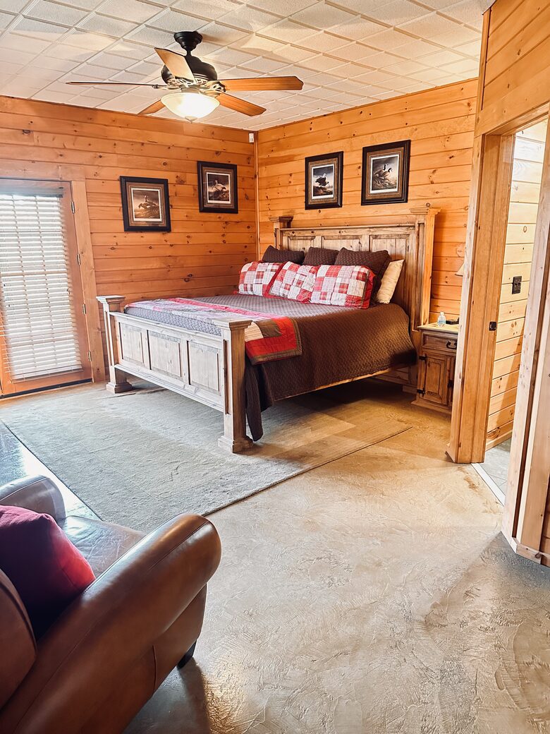 Dream Ranch Lodge & Hunting Preserve - Guntersville, Alabama