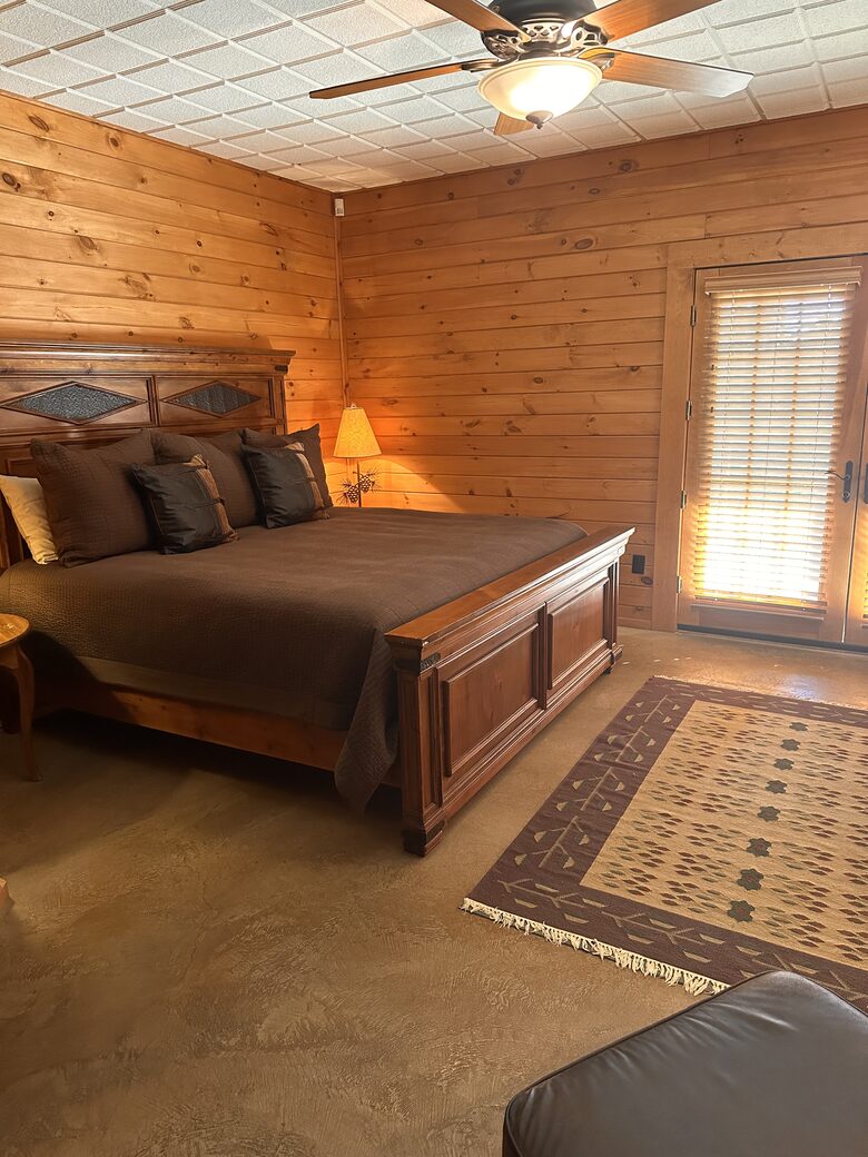 Dream Ranch Lodge & Hunting Preserve - Guntersville, Alabama