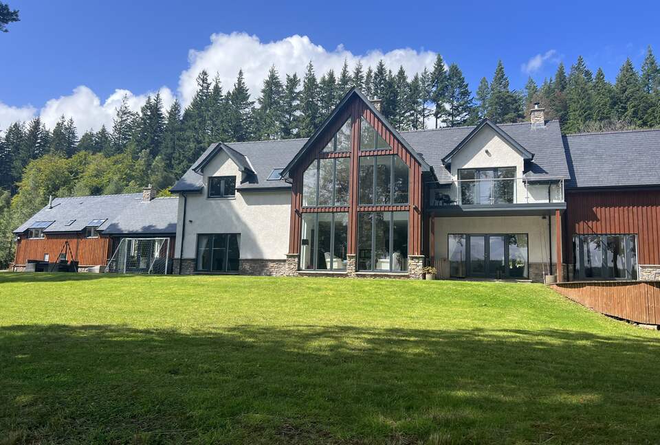 Tall Pines Waterfront Highland Lodge - Gairlochy, United Kingdom