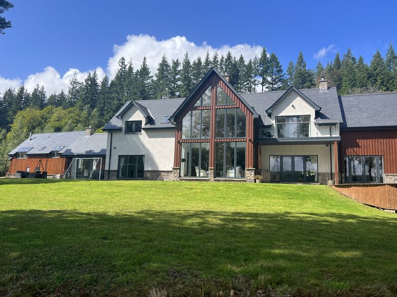 Tall Pines Waterfront Highland Lodge - Gairlochy, United Kingdom