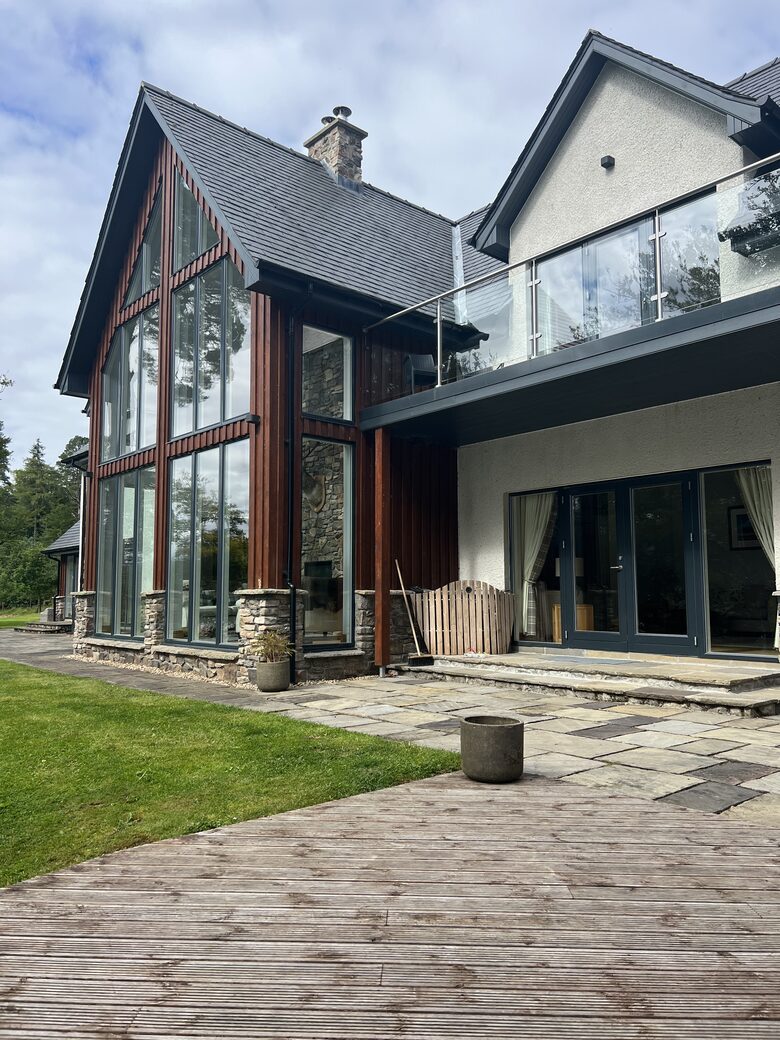 Tall Pines Waterfront Highland Lodge - Gairlochy, United Kingdom