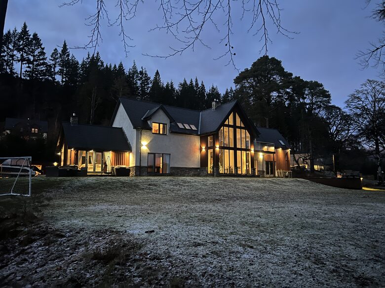 Tall Pines Waterfront Highland Lodge - Gairlochy, United Kingdom