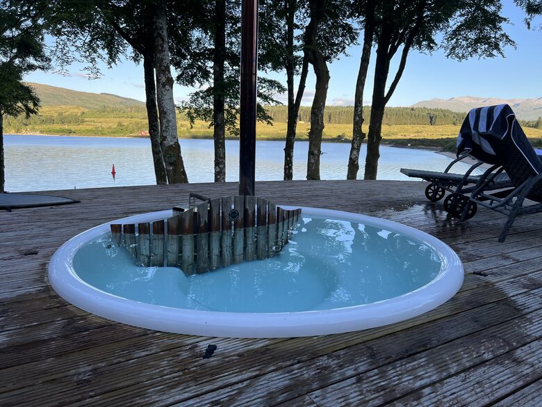 Tall Pines Waterfront Highland Lodge - Gairlochy, United Kingdom