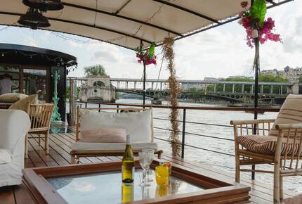 Luxury Houseboat at the Foot of the Eiffel Tower - Paris, France