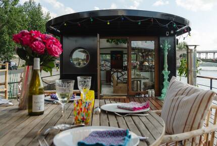 Luxury Houseboat at the Foot of the Eiffel Tower - Paris, France