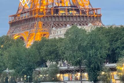 Luxury Houseboat at the Foot of the Eiffel Tower - Paris, France