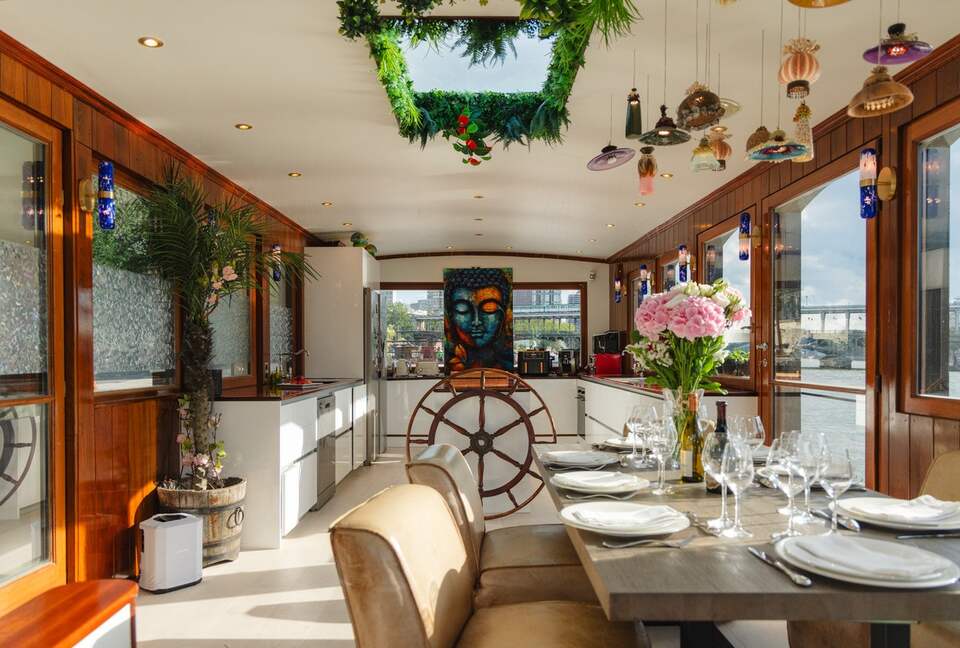Luxury Houseboat at the Foot of the Eiffel Tower - Paris, France