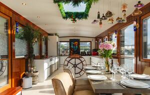 Luxury Houseboat at the Foot of the Eiffel Tower - Paris, France