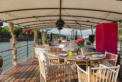 Luxury Houseboat at the Foot of the Eiffel Tower - Paris, France