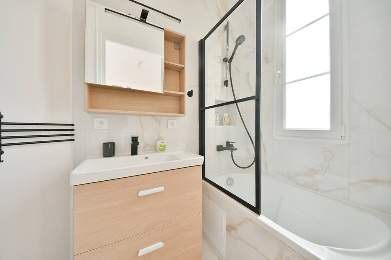 Eiffel Tower 2 Beds Apartment - Paris, France