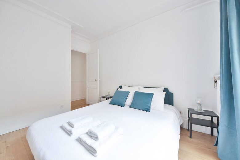 Eiffel Tower 2 Beds Apartment - Paris, France