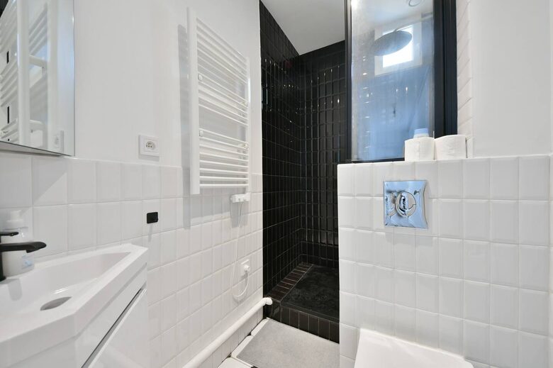 Eiffel Tower 2 Beds Apartment - Paris, France