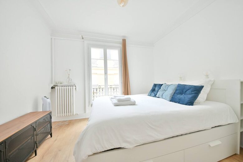 Eiffel Tower 2 Beds Apartment - Paris, France