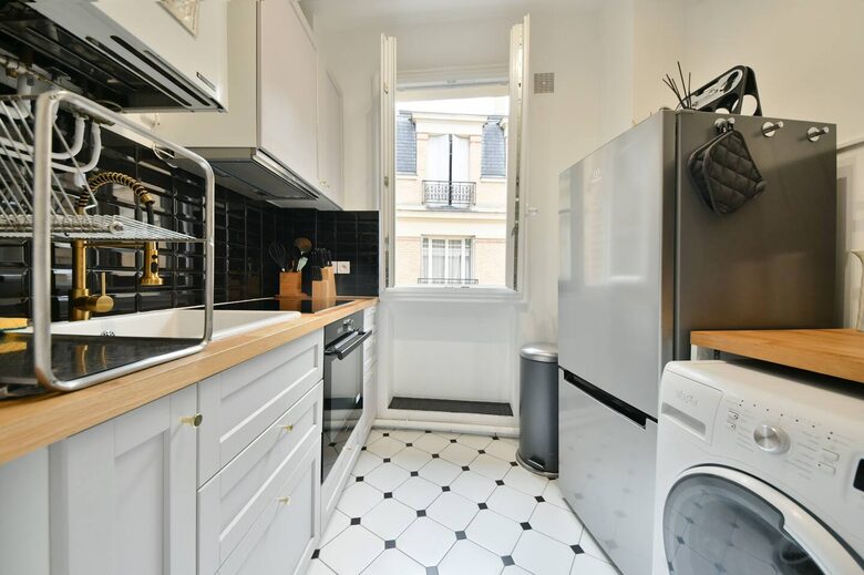 Eiffel Tower 2 Beds Apartment - Paris, France